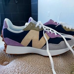 New Balance 327